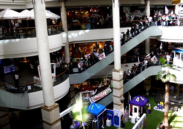 Así funcionarán los centros comerciales durante este viernes
