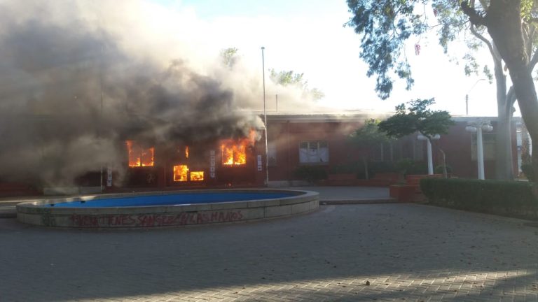 Incendio afecta a Municipalidad de Quilpué