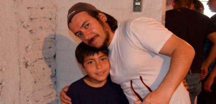 Jairo Valdés se emocionó con el saludo de Anthony: Realizó una campaña para conseguirle zapatillas nuevas