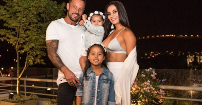 Fabricio y Mariela por primera vez presentaron a sus hijas en TV