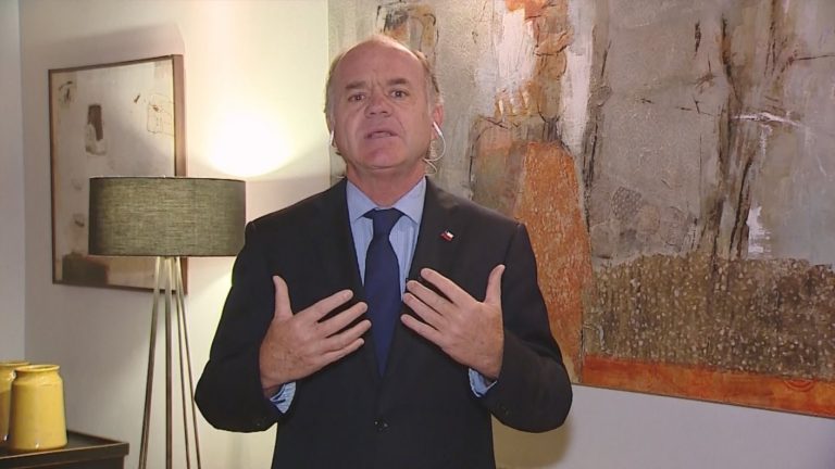 Ministro Walker: “Tenemos que ponernos de acuerdo en cómo legislar respecto al rayado de cancha del agua”