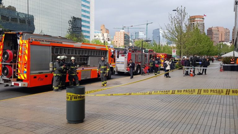 Encuentran una persona muerta en Costanera Center: Investigan ingesta de cianuro