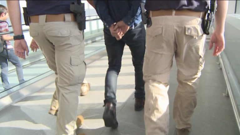 De “lanzas” internacionales al robo de casas: El récord de chilenos deportados que regresan al país