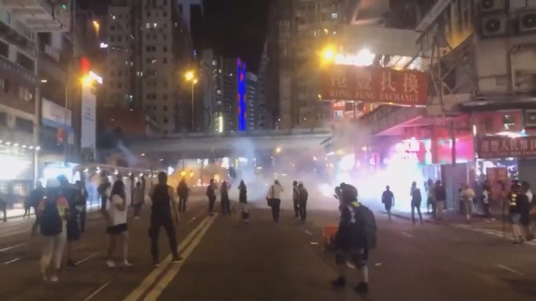Manifestaciones en Hong Kong continúan ante nueva ley que castiga el uso de máscaras con cárcel
