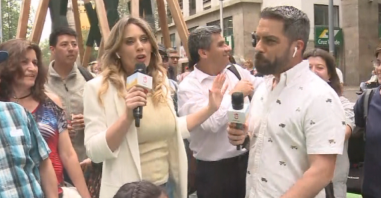 Rocío Marengo salió a la calle a regalar helados para capear el calor