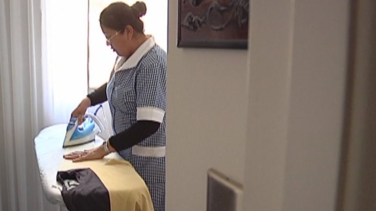 Las sanciones que podría sufrir un empleador que no registre contrato de asesora del hogar