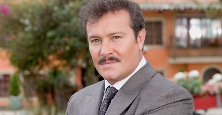 ¡Sigue igual de guapo! Estas son las mejores fotografías del protagonista de Victoria