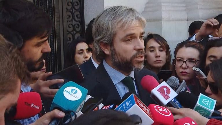 Ministro Blumel dice que acusación constitucional contra Chadwick y Piñera 