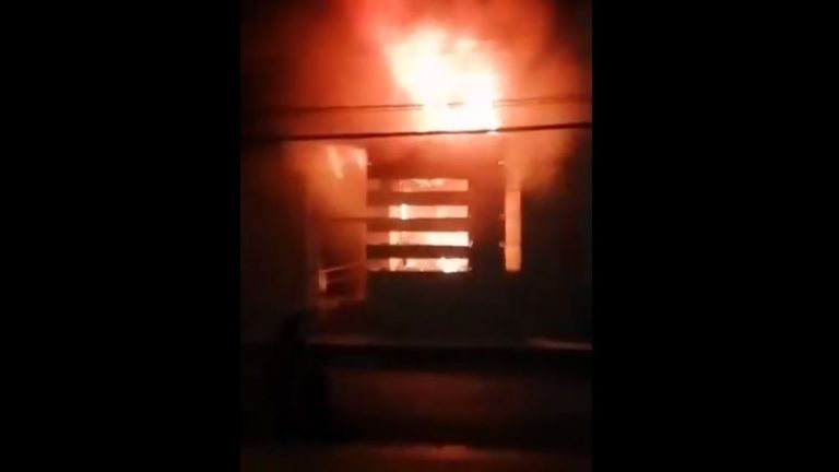 Incendio consumió oficina de Chilquinta en Quintero