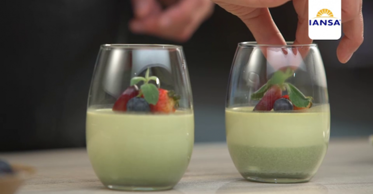 Aprende a preparar una deliciosa Panna Cotta de té matcha junto a Iansa