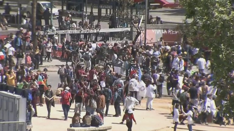 Incidentes aislados y funcionario de INDH herido por balines: Así se vivió una nueva jornada de manifestaciones