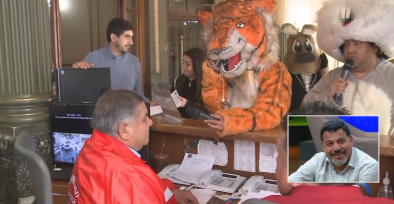 Pablo Zúñiga y Nacho Pop realizaron marcha de corpóreos hasta la Intendencia