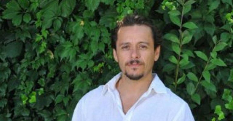 Álvaro Morales realizó su práctica profesional de medicina china en el Hospital Barros Luco