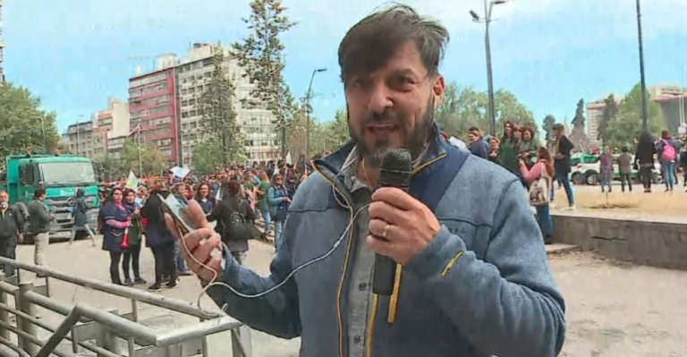 Rafael Cavada llegó hasta la marcha de parvularias en la Alameda