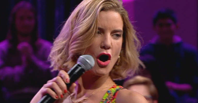 Javiera Acevedo sorprendió con sensual performance como Paloma Mami