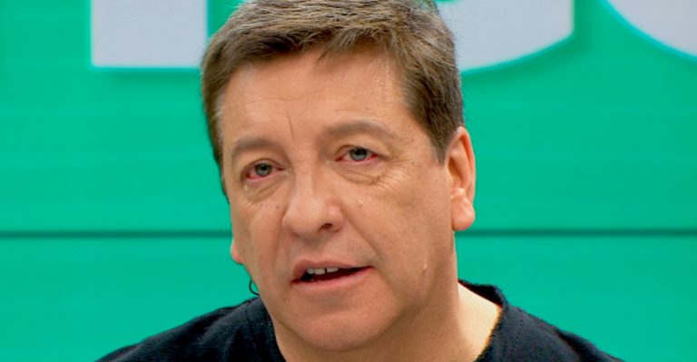 Julio César Rodríguez se emocionó con dramática historia de mujer que perdió a su hija por bala loca