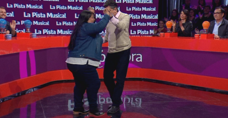 Luis Medel celebró acierto en un tierno baile con su esposa