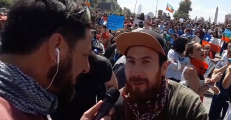 Rafael Cavada compartió con manifestantes en Plaza Italia