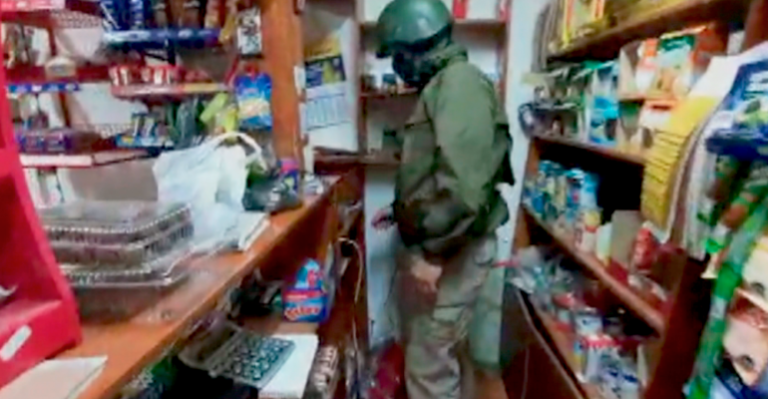 Intenso operativo en La Cisterna: Hermanos habrían usado panadería para vender droga