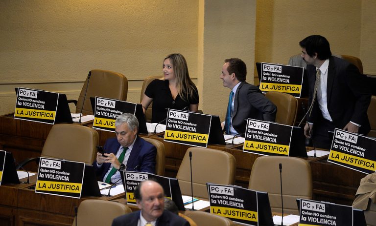 Parlamentarios de Chile Vamos solicitaron evaluar la remoción de diputados del FA y PC