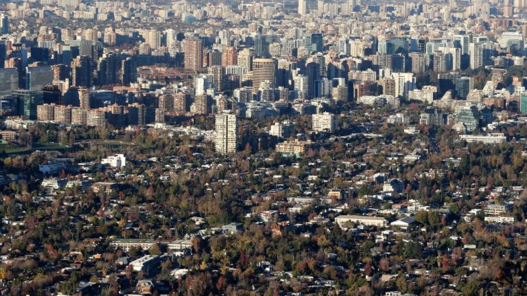 Las ventajas y desventajas de eximir del IVA a viviendas de hasta 4.500 UF