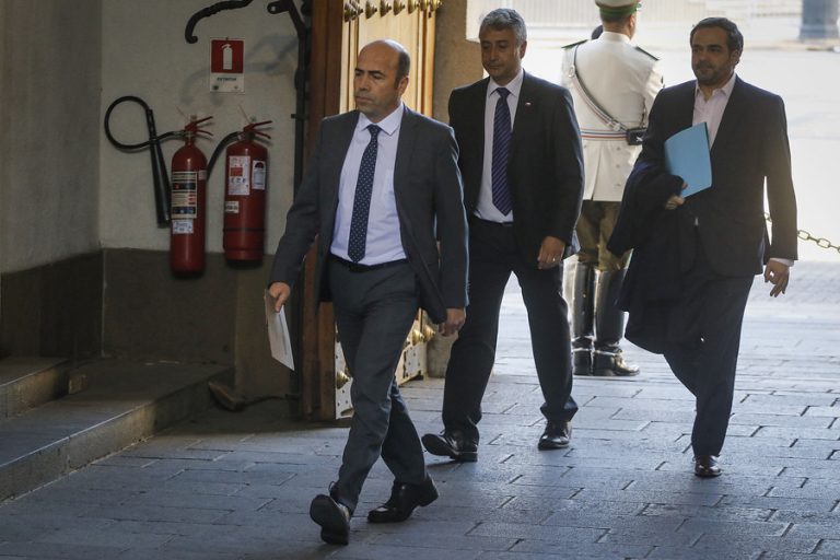 Contralor Bermúdez afirmó que no había fundamento jurídico para que Piñera convocara al Cosena