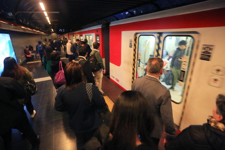 Metro de Santiago abre cuatro nuevas estaciones este lunes