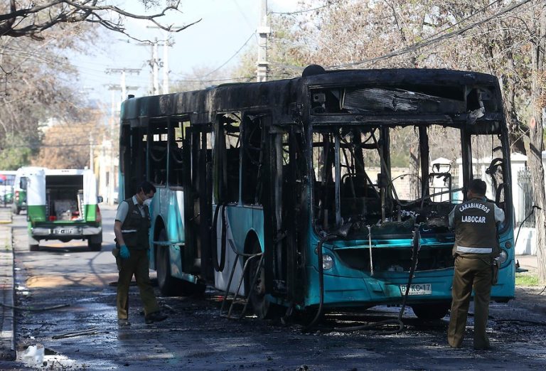 Transantiago avalúa en US$7 millones la destrucción de sus buses