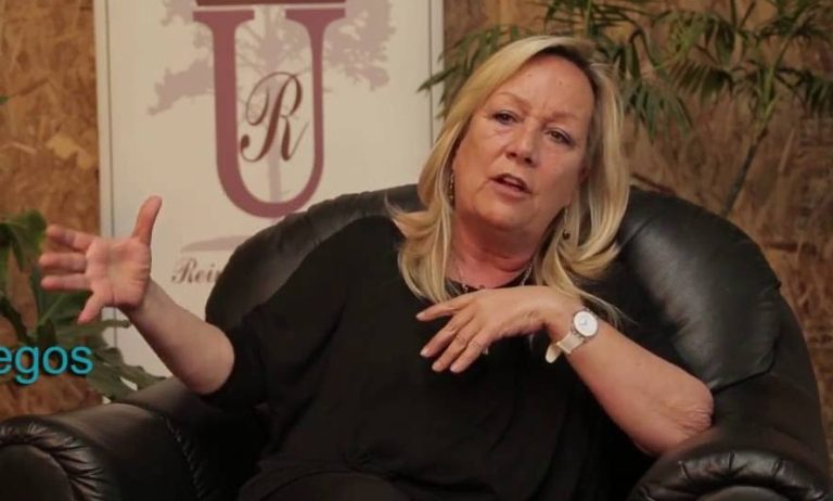 Concejala de La Reina causa polémica al poner en duda cifras del INDH sobre casos de daños oculares