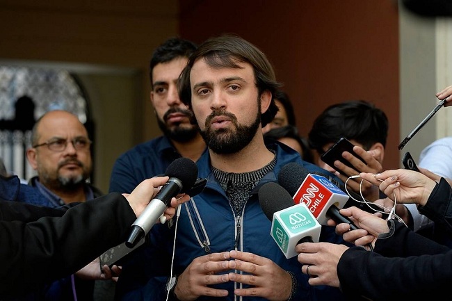 Alcalde de Valparaíso establece sueldo mínimo líquido de $450.000 para funcionarios municipales