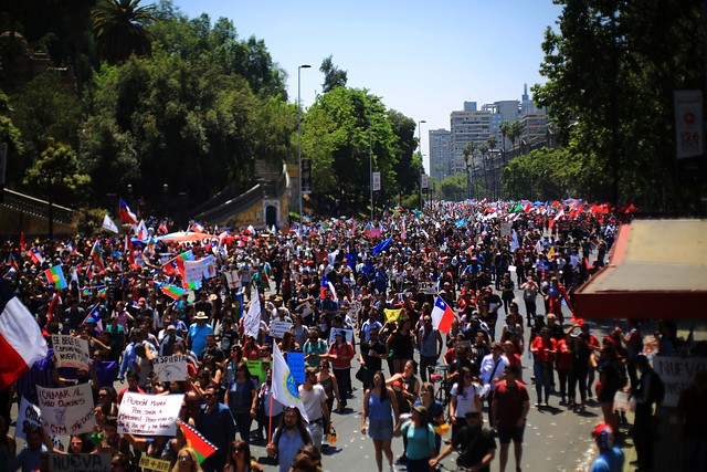 Paro nacional: Multitudinaria marcha avanza por la Alameda