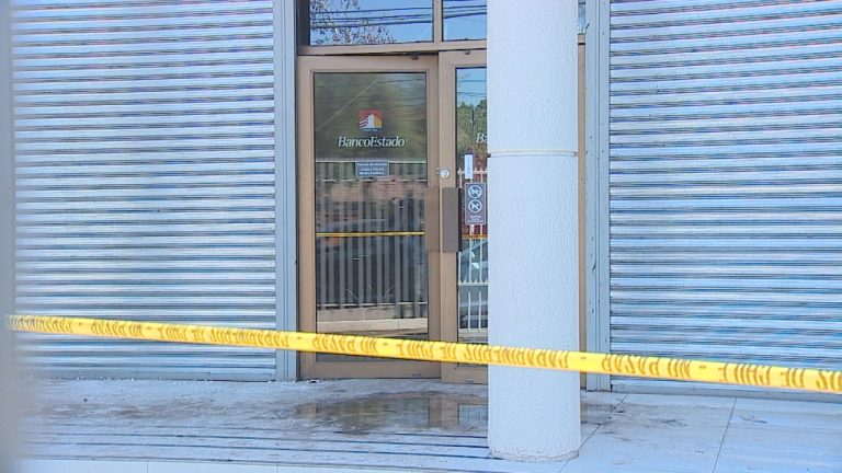 Carabineros investiga ataques simultáneos a tres sucursales de Banco Estado