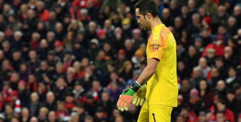 Encuesta arroja que el 35% de los hinchas del Manchester City quiere fuera del club a Claudio Bravo