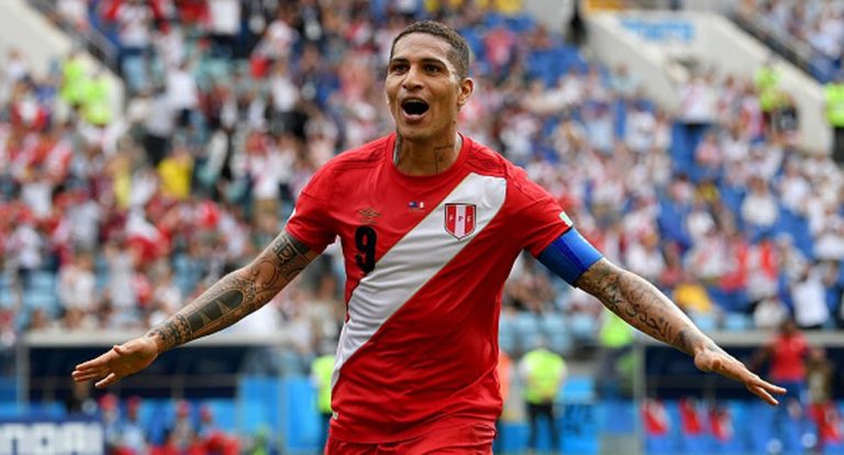 Zambombazo: Colo Colo sueña con Paolo Guerrero si se retira Paredes