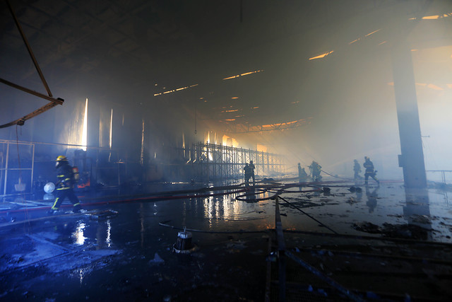 Familias de dos muertos en bodega de Kayser piden reconstrucción de escena y presentan querella por homicidio