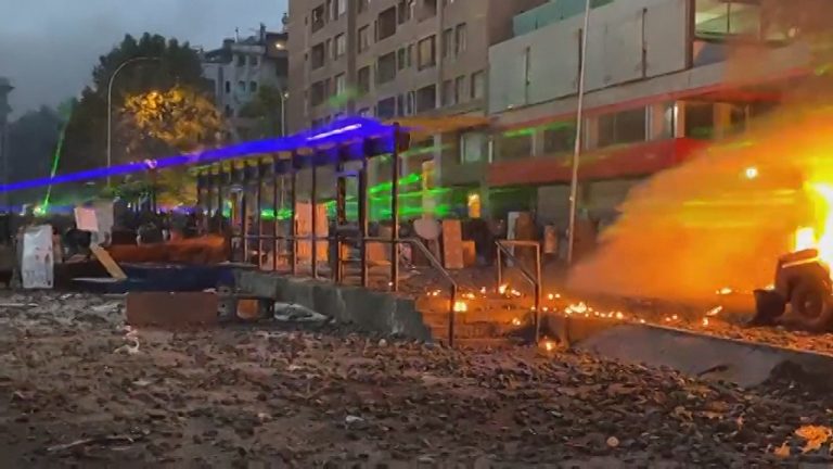 Los peligros de usar punteros láser: Una práctica extendida durante las manifestaciones