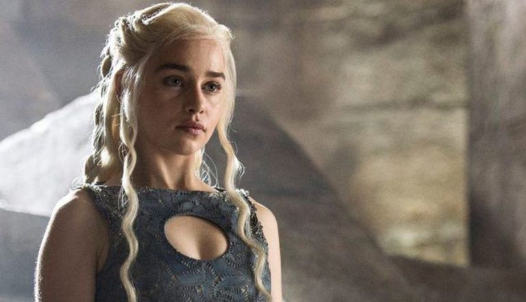 Emilia Clarke revela que se sintió presionada para hacer los desnudos de 