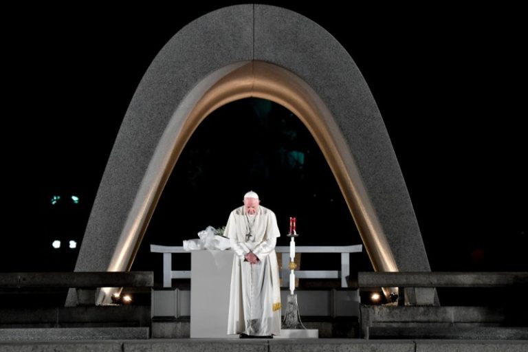 Papa Francisco visitó memoriales de víctimas en Hiroshima y Nagasaki