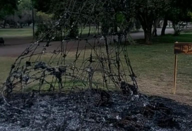 Figura del “Negro Matapaco” amaneció completamente quemada