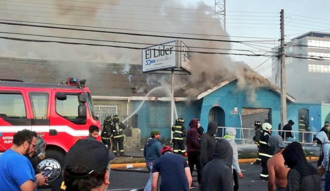 Queman las dependencias del diario El Líder de San Antonio