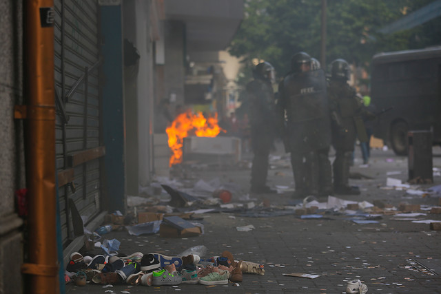 Balance de Carabineros: 28 lesionados y 792 detenidos se registraron tras jornada de manifestaciones en el país