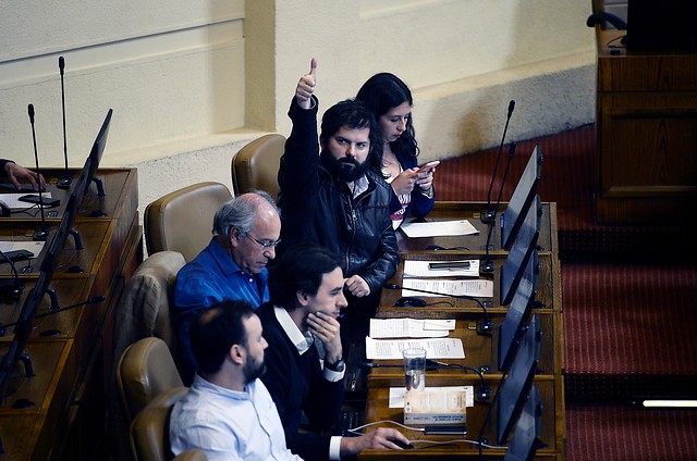 Diputados aprobaron de forma unánime el proyecto que rebaja dieta parlamentaria