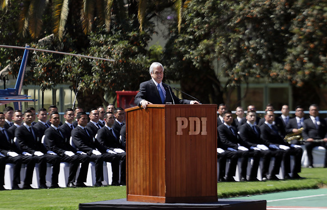 Piñera participa de graduación de la PDI: 