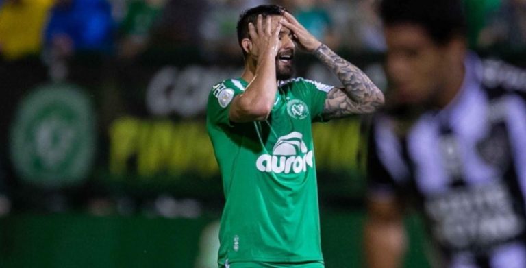 Chapecoense descendió en Brasil en la víspera de su jornada más triste
