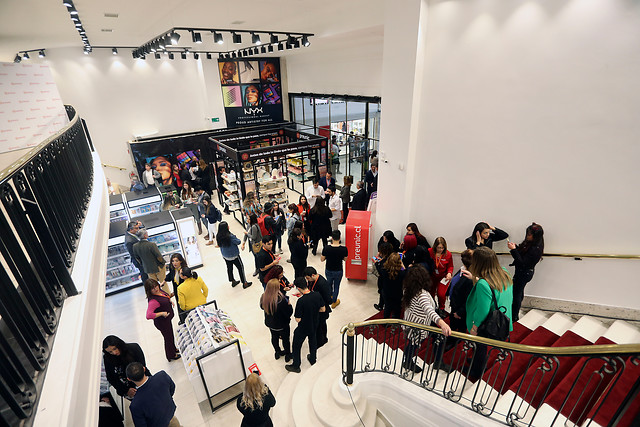 Desempleo registró sorpresiva baja en trimestre agosto-octubre y a descendió al 7%