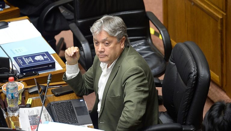 Senador Navarro presenta la “Ley Hermógenes”, el proyecto que castigará a quienes nieguen violaciones a DD.HH.