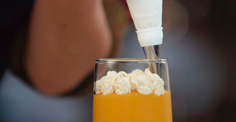 Aprende a preparar junto a IANSA una deliciosa Pastelera de naranja y crema montada con crumble de jengibre