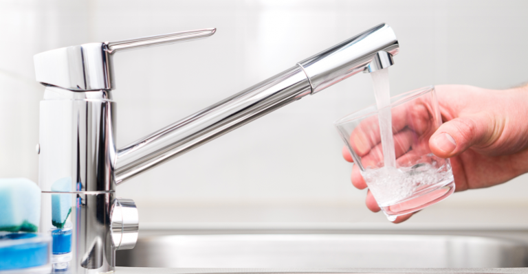 ¿Cuánta agua desperdiciamos a diario?: Sepa la cantidad que se gasta en simples acciones