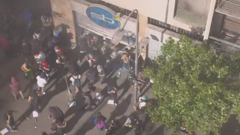 Decenas de personas han sido detenidas por saqueos a locales comerciales en el país