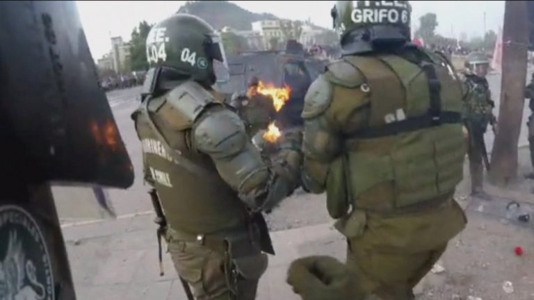 Quiénes son las dos carabineras atacadas con molotov